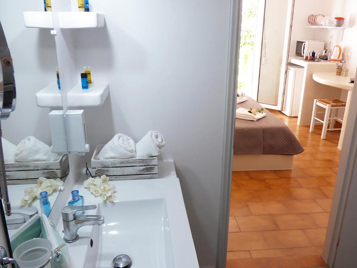 Tasoula Guest House Adamantas  Luaran gambar